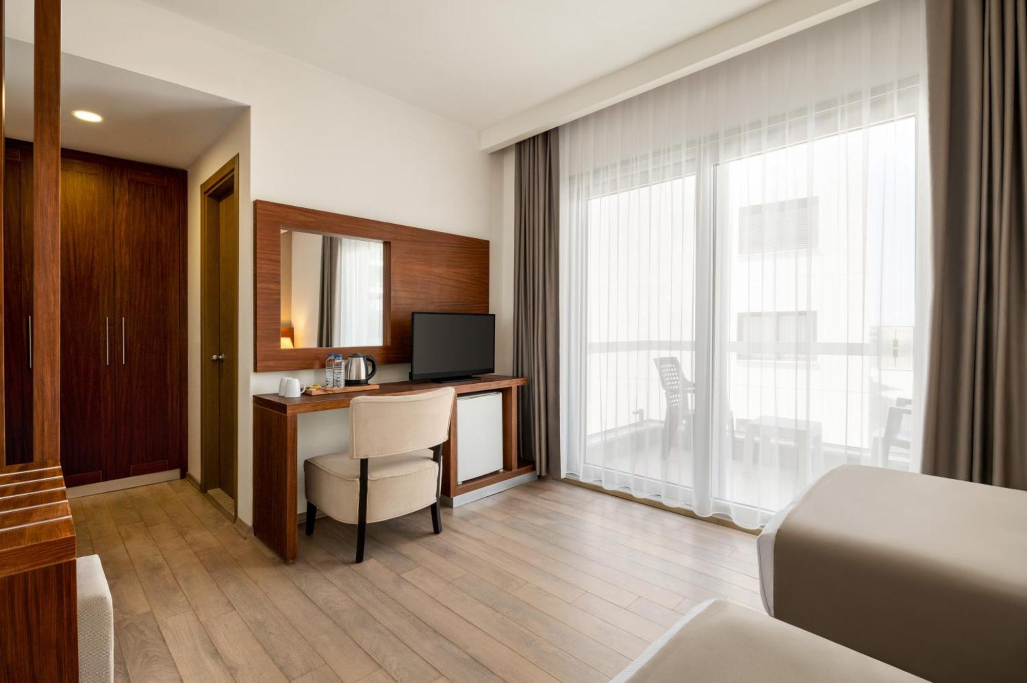 La Quinta By Wyndham Cesme Hotel Esmirna Exterior foto