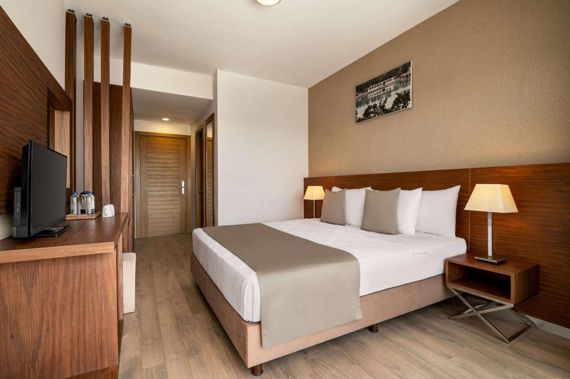 La Quinta By Wyndham Cesme Hotel Esmirna Exterior foto
